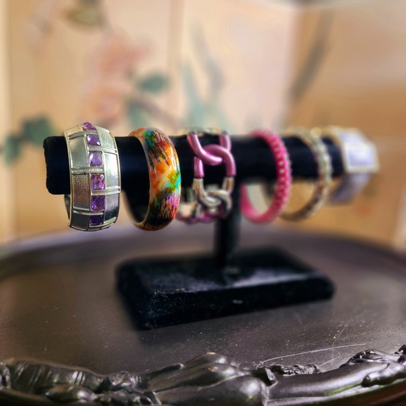 🎀 5 for $30 🎀 Colorful Bracelet Set of Six - Picture 1 of 3